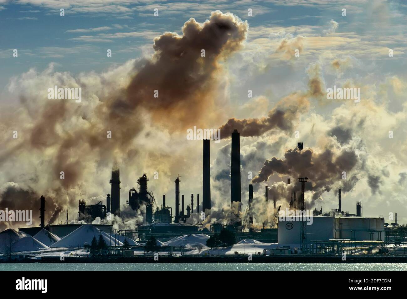 Luftverschmutzung durch chemische Tal in Sarnia Ontario Kanada angrenzend Port Huron Michigan USA von Ölraffinerien Stockfoto