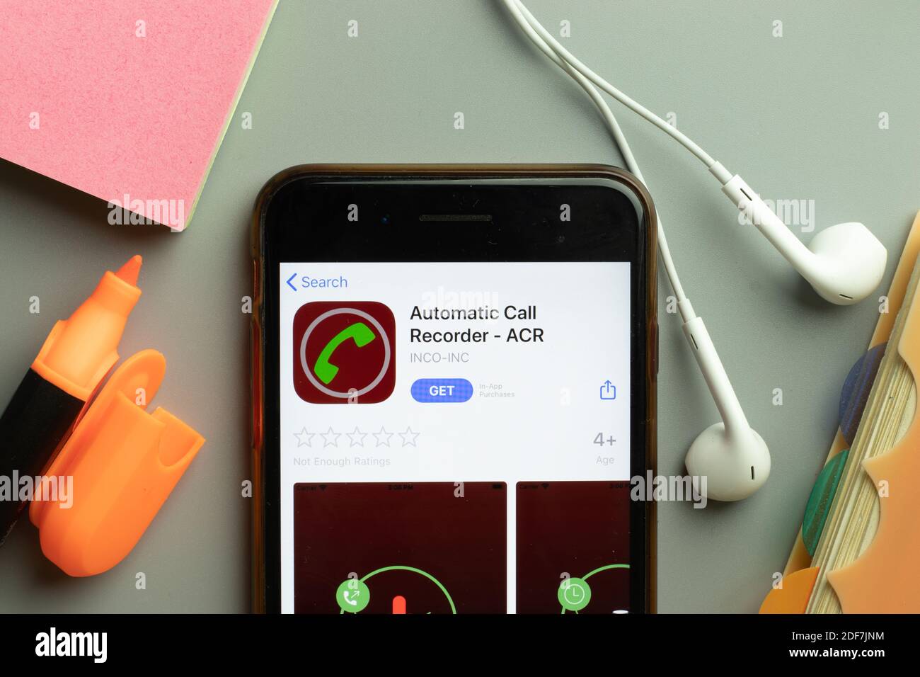 New York, USA - 1. Dezember 2020: Automatic Call Recorder ACR Mobile App Icon auf dem Telefonbildschirm Draufsicht, illustrative Editorial. Stockfoto