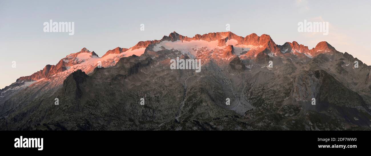 Spanien, Aragon, Provinz Huesca, Naturpark Posets-Maladeta, der Aneto-Gipfel, der höchste Gipfel der Pyrenäen, und der Maladeta-Gipfel Stockfoto