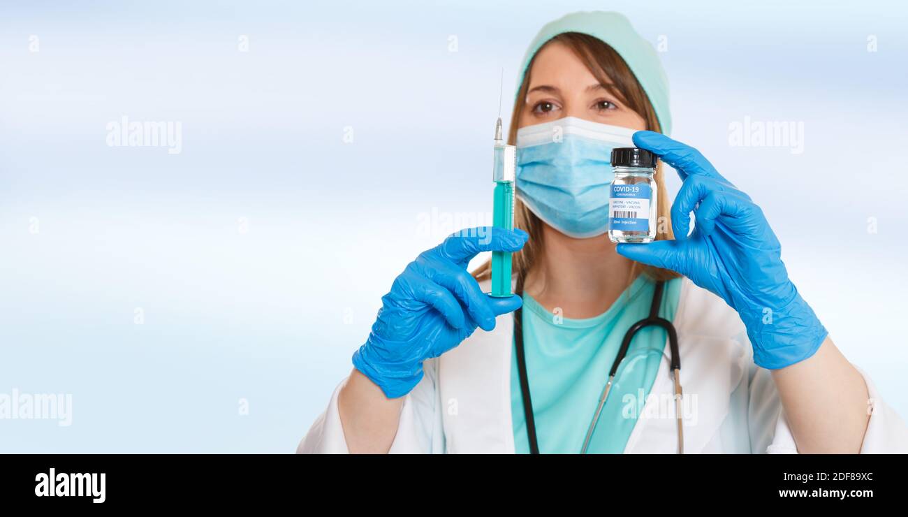 Coronavirus-Impfstoff Corona Virus Flasche Spritze Krankenschwester Arzt COVID-19 Covid Copyspace kopieren Raum Frau Stockfoto