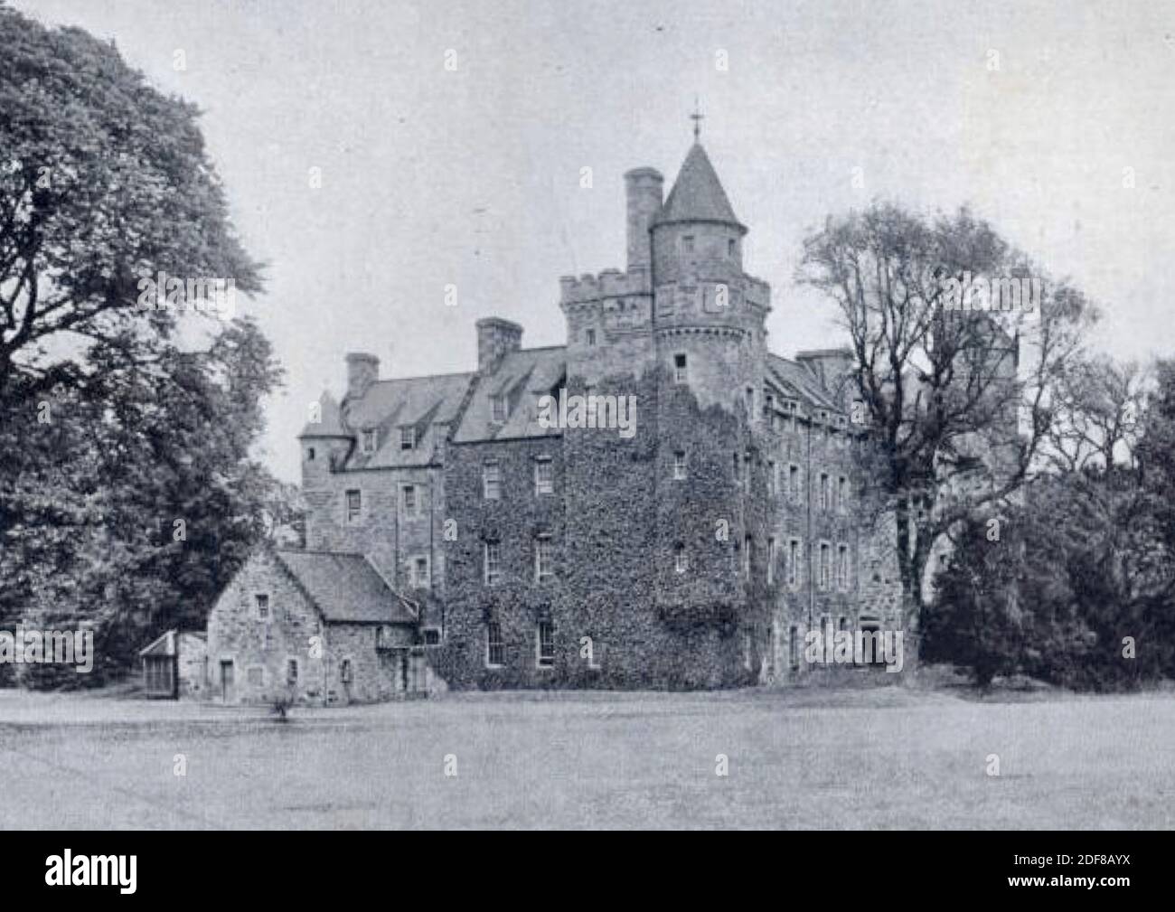 Antikes Vintage-Foto von Grandtullu Castle, Es wird gesagt, die Grundlage von 'Tully-Veolan' in Sir Walter Scotts 'Waverley' Romanen zu sein. Stockfoto