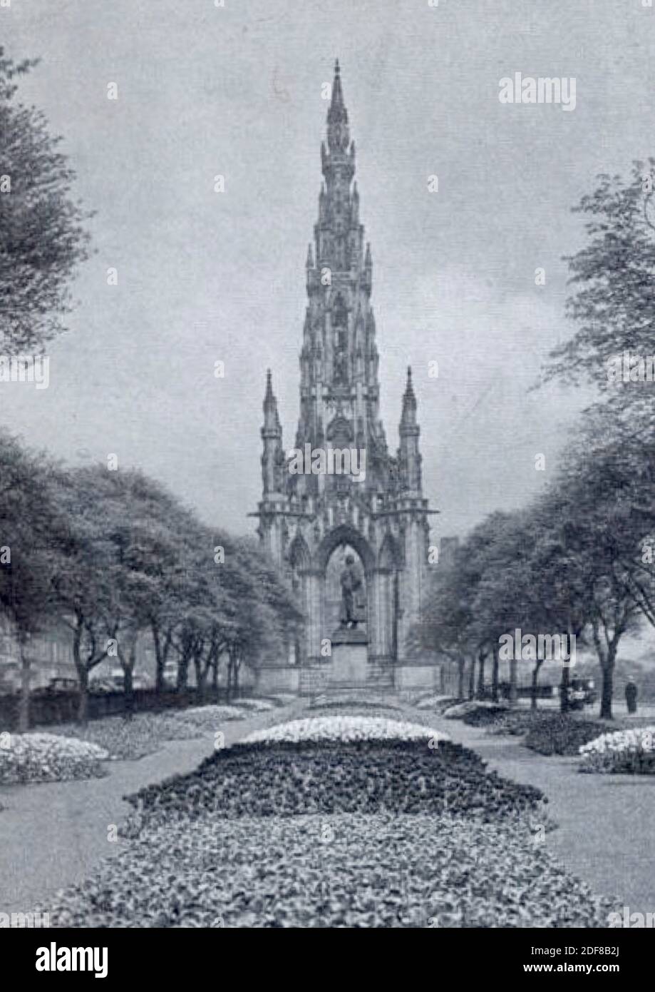 Antikes Vintage-Foto des Denkmals für den schottischen Schriftsteller Sir Walter Scott, das in Edinburgh, Schottland, steht. Stockfoto