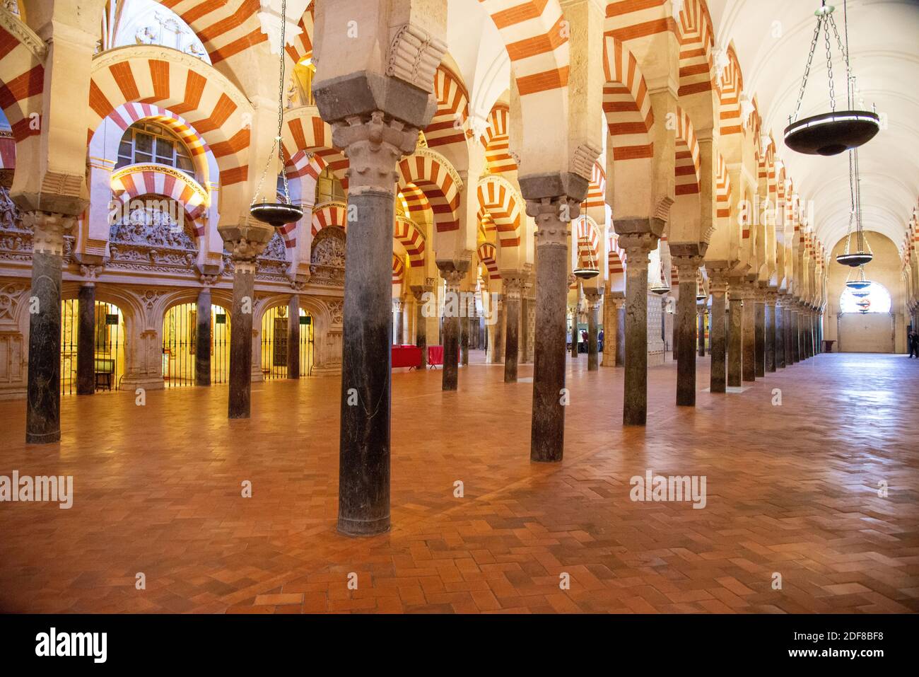 Innenraum von Mezquita in Cordoba, Spanien Stockfoto