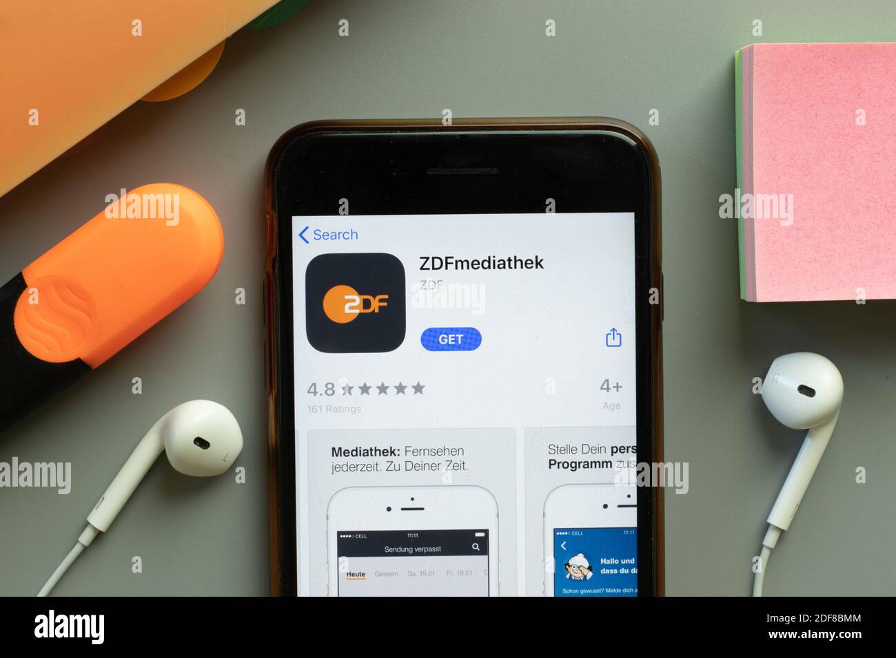 New York, USA - 1. Dezember 2020: ZDFmediathek Mobile App Icon auf dem Telefonbildschirm Draufsicht, illustrative Editorial. Stockfoto