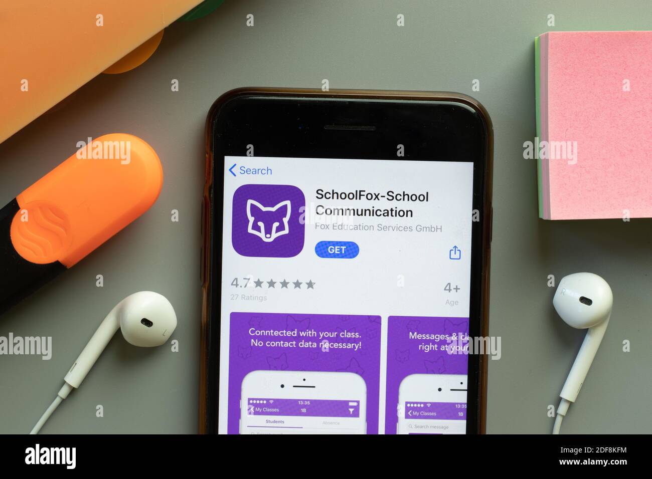New York, USA - 1. Dezember 2020: SchoolFox Mobile App Icon auf dem Telefonbildschirm Draufsicht, illustrative Editorial. Stockfoto