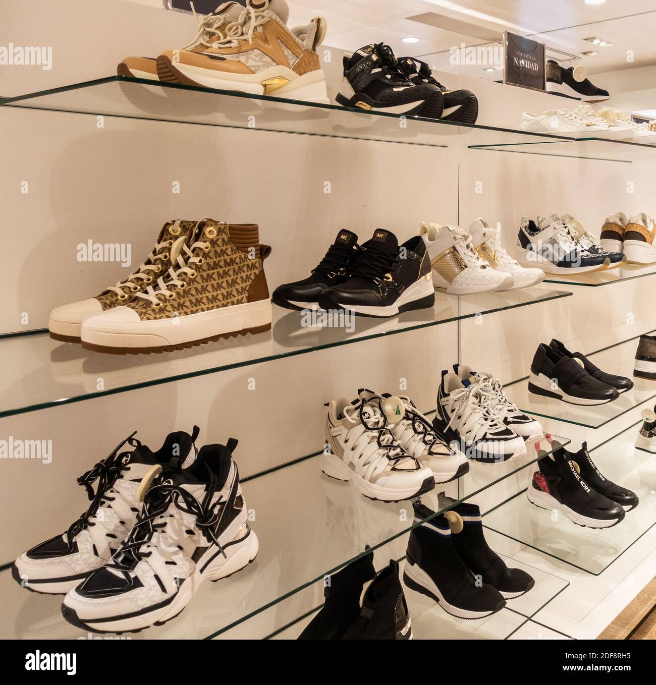 Michael Kors Schuhe, Schuhauslage Stockfotografie - Alamy