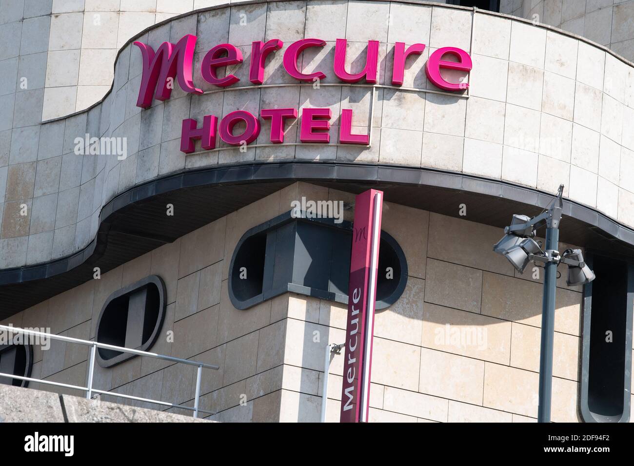 Ein Ladenschild des Mercure Hotels in Paris, am 10. April 2020, Frankreich.Foto von David NIVIERE/ABACAPRESS.COM Stockfoto