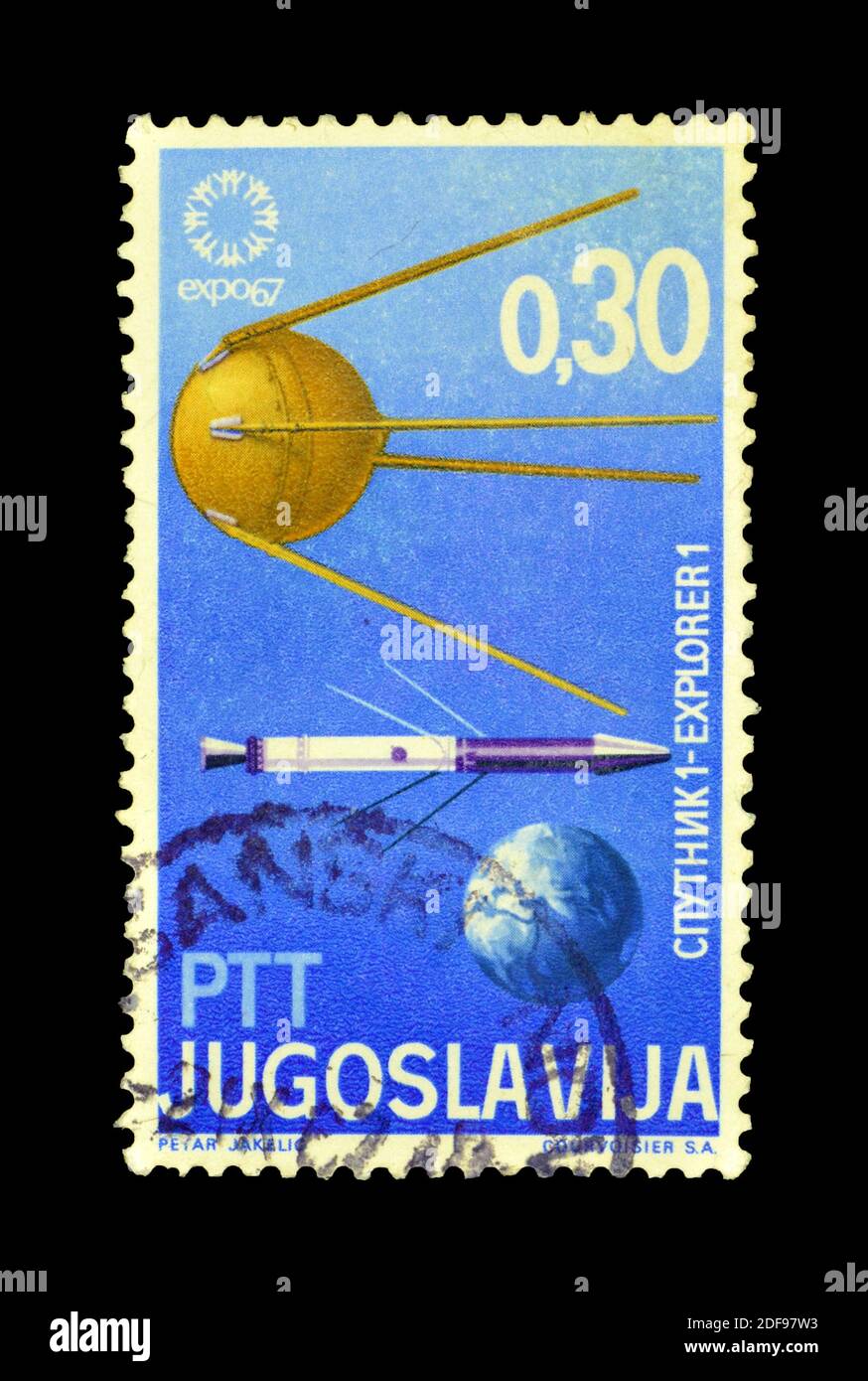 Abgesagte Briefmarke gedruckt von Jugoslawien, die Satelliten Sputnik 1, Explorer 1 und Erde zeigt, um 1967. Stockfoto