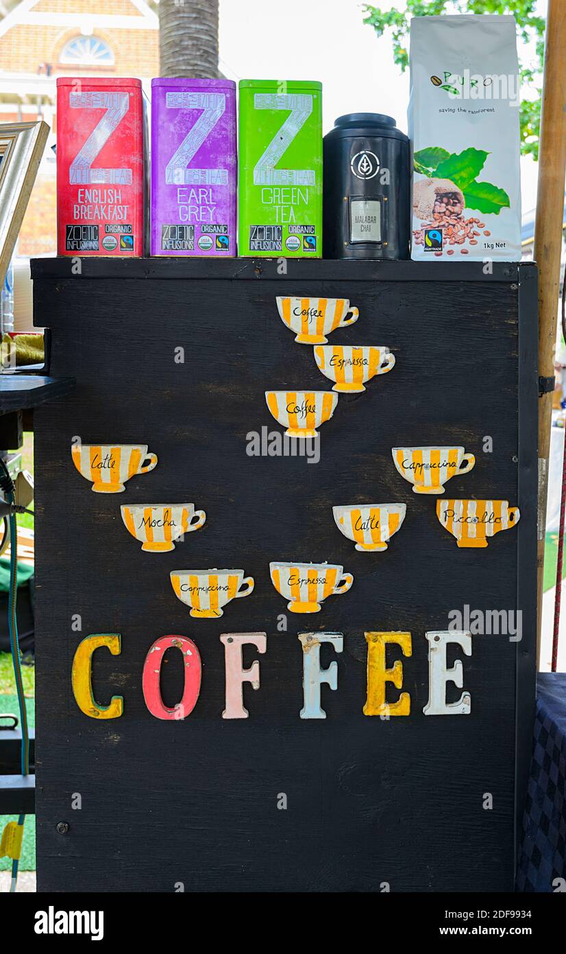 Schild mit Kaffeetassen von einem mobilen Van, der Kaffee verkauft, Maryborough, Sunshine Coast, Queensland, QLD, Australien Stockfoto