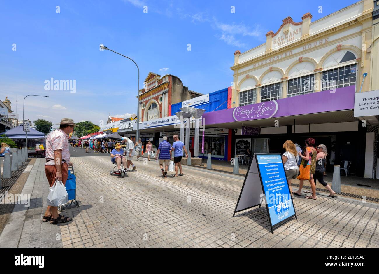 Straßenszene an einem Markttag in Adelaide Street, Maryborough, Sunshine Coast, Queensland, QLD, Australien Stockfoto