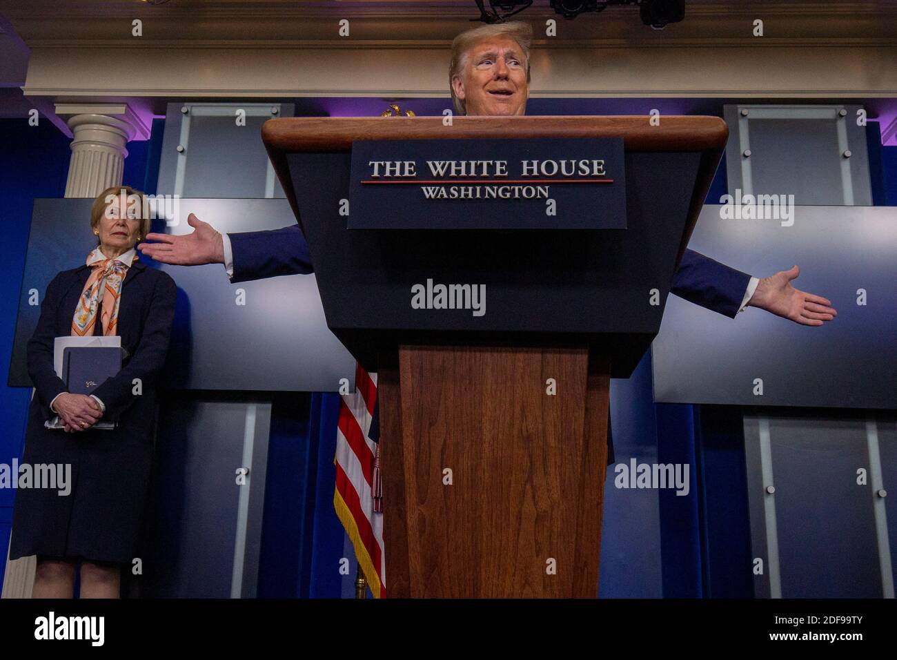 Präsident Donald Trump beantwortet Fragen während eines Briefings zur COVID-19-Pandemie im Weißen Haus in Washington, DC, USA am Samstag, 18. April 2020. Foto von Tasos Katopodis/Pool/ABACAPRESS.COM Stockfoto