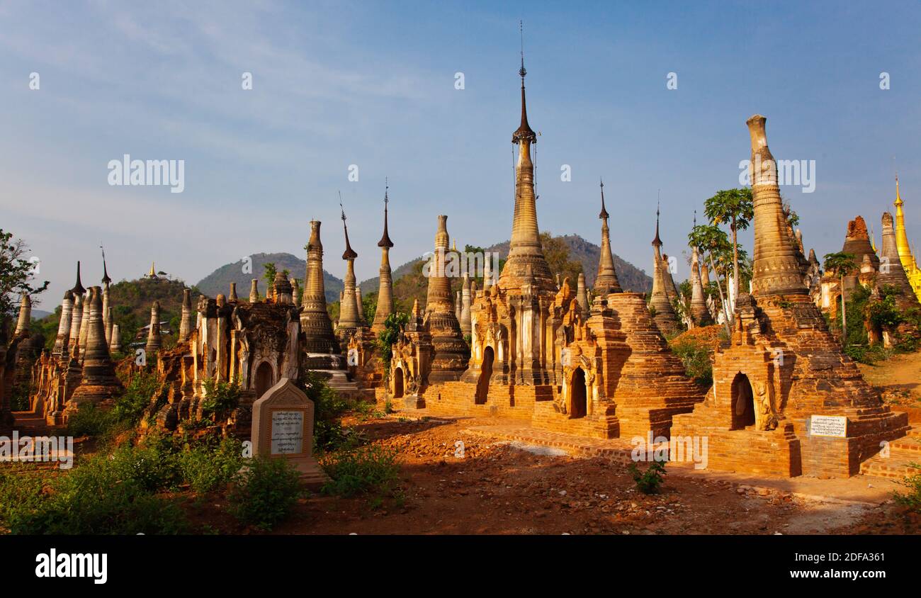 NYAUNG SHWE INN OHAK und THEIN an INDEIN entfernt und bestehen aus alten und neu erbauten buddhistischen Schreine, Inle Lake, MYANMAR Stockfoto
