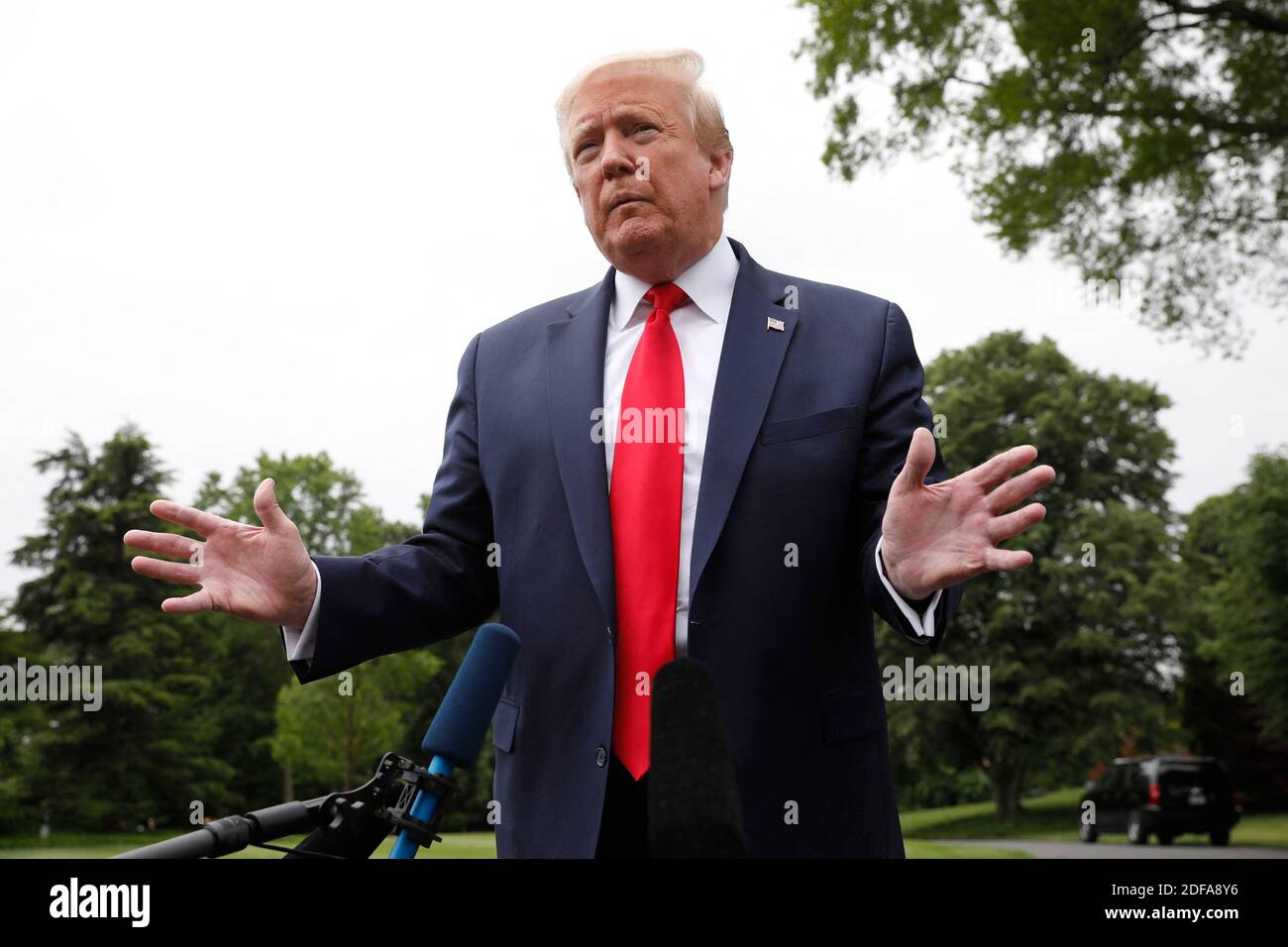 US-Präsident Donald Trump spricht vor seiner Abreise nach Detroit am 21. Mai 2020 vor den Medien auf dem South Lawn des Weißen Hauses in Washington. Trump wird an einer Hörsitzung mit afroamerikanischen Führern teilnehmen und die Ford Rawsonville Components Plant in Ypsilanti, Michigan, besichtigen. Foto von Yuri Gripas/ABACAPRESS.COM Stockfoto