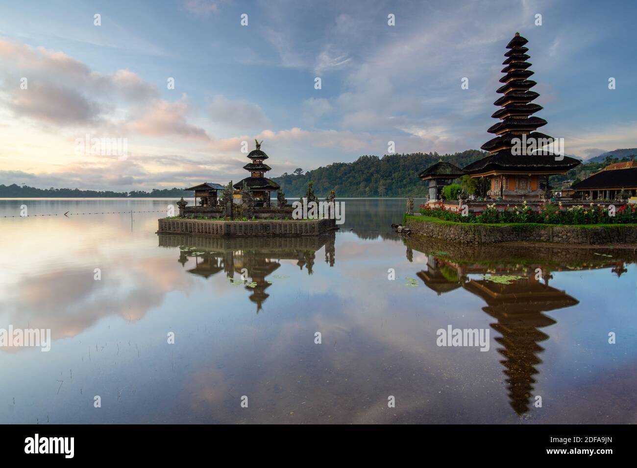 Pura Ulun Danu Bratan Temple Blick auf Sonnenaufgang. Bali, indonesien. Stockfoto