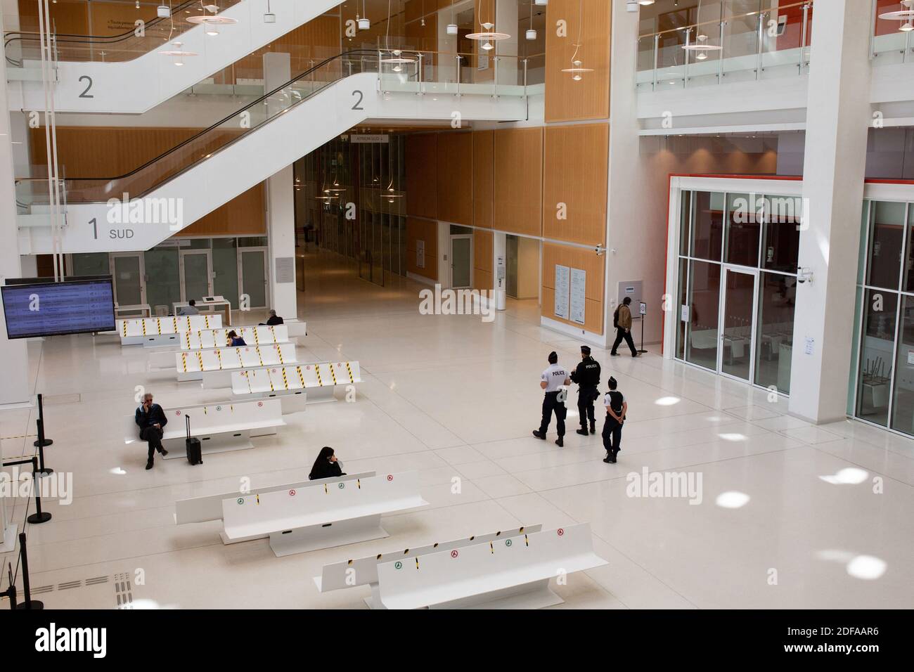 Allgemeine Ansicht die Haupthalle des Obersten Gerichts von Paris (Tribunal de Grande Instance von Paris), Gesundheitsmaßnahmen, Barrieregesten und soziale Distanzierung werden wegen der Coronavirus-Krise getroffen. Paris, Den 25. Mai 2020. Foto von Raphael Lafargue/ABACAPRESS.COM Stockfoto