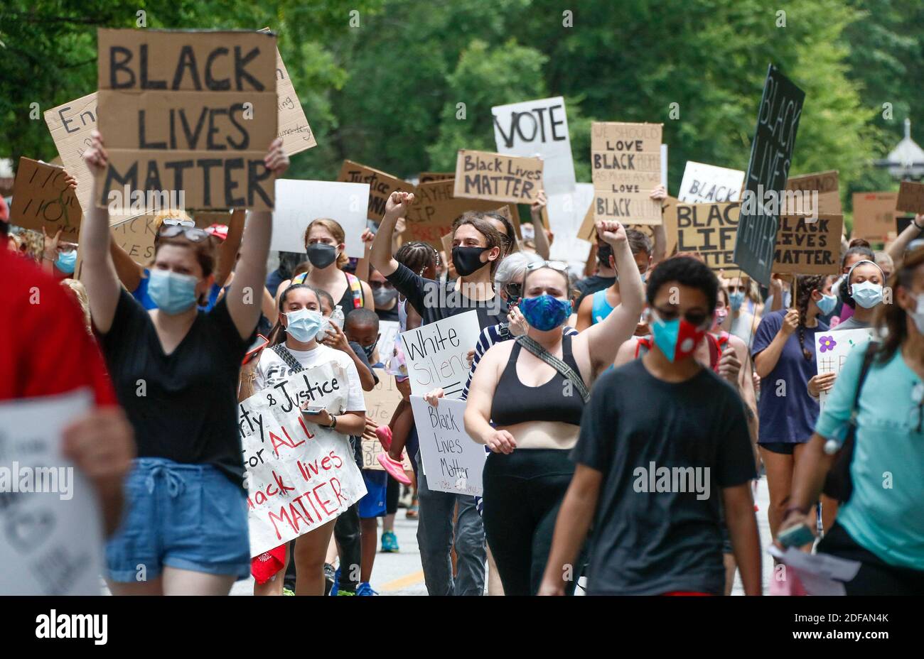 KEIN FILM, KEIN VIDEO, KEIN Fernsehen, KEINE DOKUMENTATION - Demonstranten versammeln sich für einen marsch nach Piedmont Park in Atlanta, wo sie geplant, mit zusätzlichen Gruppen für einen marsch in der Innenstadt, Samstag, 6. Juni 2020, als Demonstrationen weiter landesweit nach dem Tod von George Floyd in Minneapolis Polizeigewahrsam. (Bob Andres/Atlanta Journal-Constitution/TNS) Stockfoto