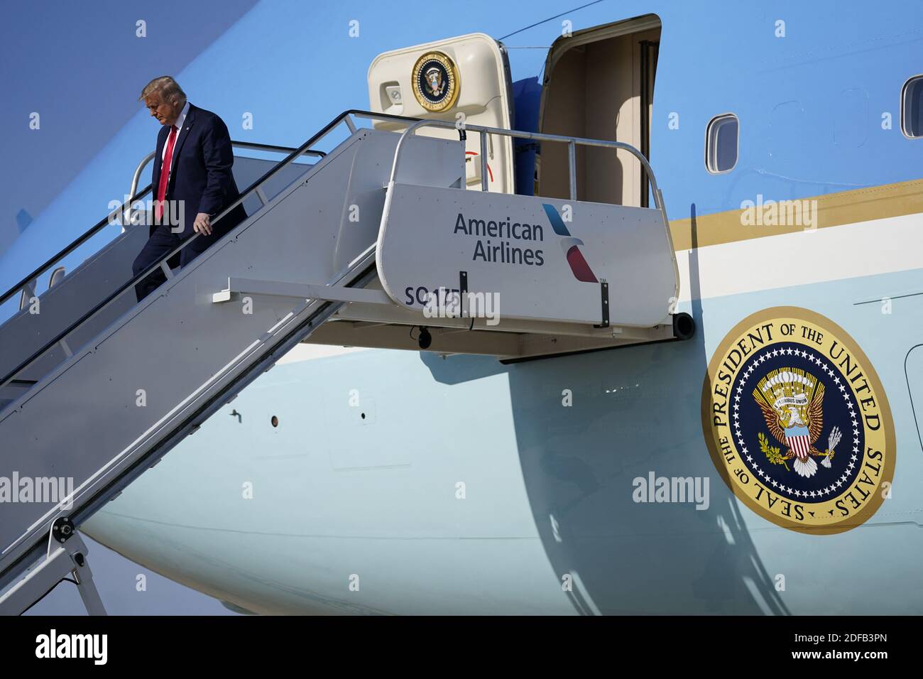 Präsident Donald Trump verlässt Air Force One, als er am Samstag, dem 20. Juni 2020, in Tulsa, Okla. USA. Foto von Evan Vucci/Pool via ABACAPRESS.COM Stockfoto