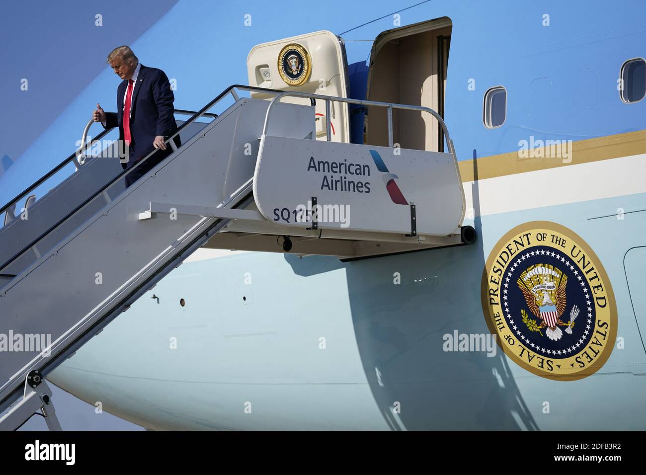Präsident Donald Trump verlässt Air Force One, als er am Samstag, dem 20. Juni 2020, in Tulsa, Okla. USA. Foto von Evan Vucci/Pool via ABACAPRESS.COM Stockfoto