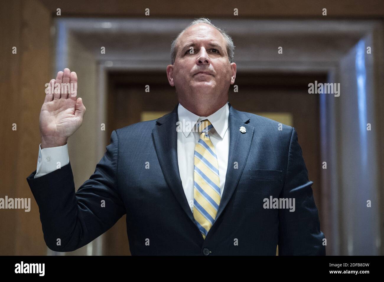 Mark A. Morgan, amtierender kommissar des US-Zoll- und Grenzschutzes, wird am Donnerstag, den 25. Juni 2020, in der Anhörung des Ausschusses für Heimatschutz und Regierungsangelegenheiten des Senats unter dem Titel "CBP-Aufsicht: Prüfung der sich entwickelnden Herausforderungen für die Behörde" vereidigt. Foto von Tom Williams/Pool/ABACAPRESS.COM Stockfoto