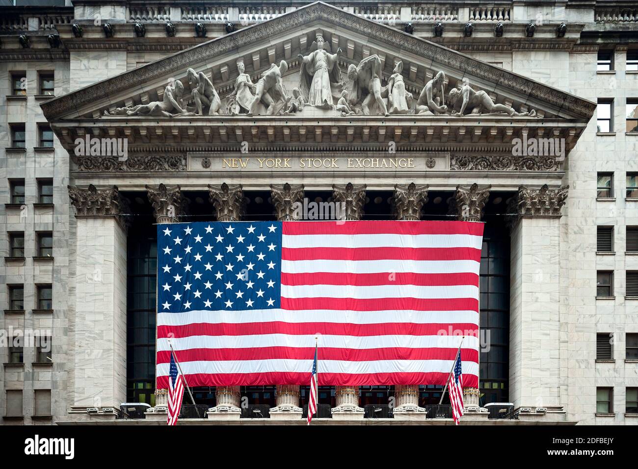 New York Stock Exchange Wall Street Amerikanische Flagge New York Stockfoto