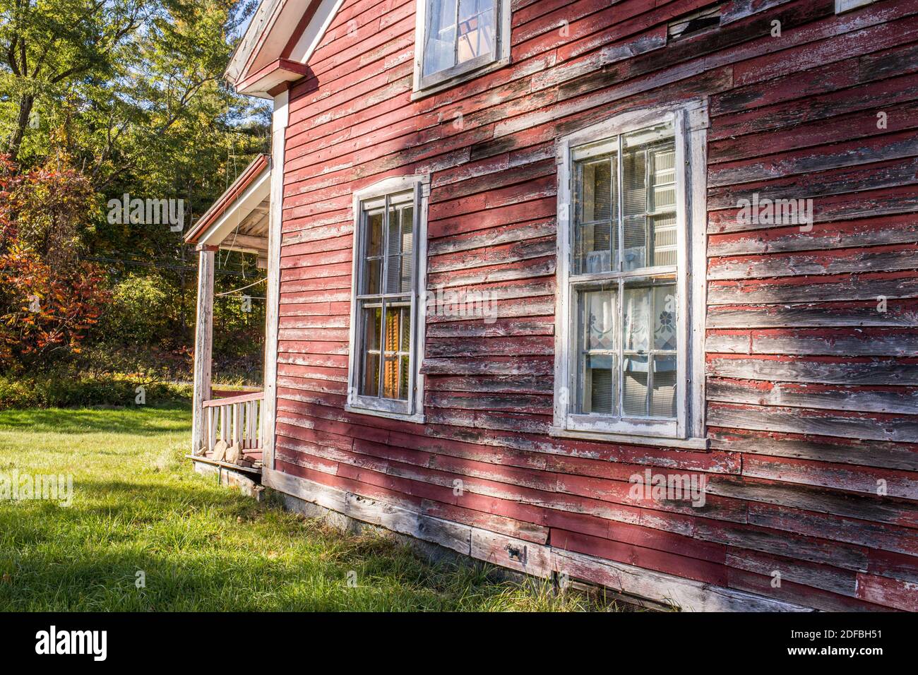 Ein altes Cape Stil Haus in Phillipston, Massachusetts Stockfoto