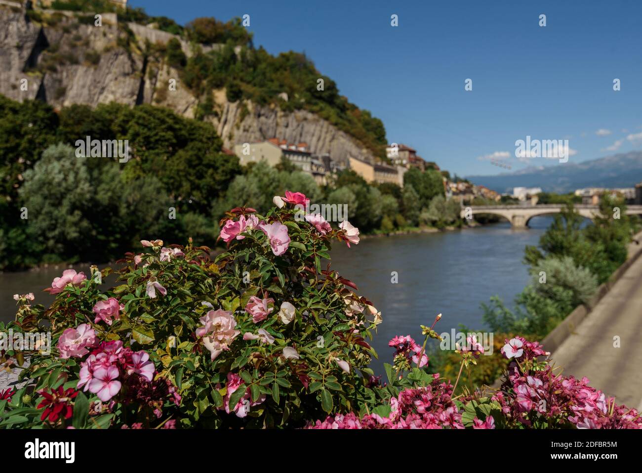 Grenoble Panoramablick vom Fluss Isere Stockfoto