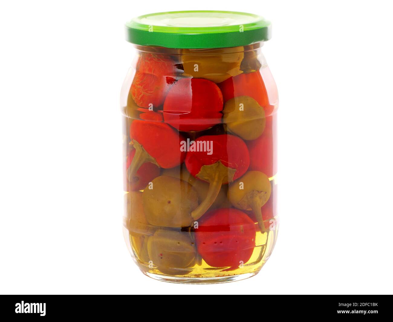 Glas aus Dosen Cherry Peppers isoliert auf weiß Stockfoto