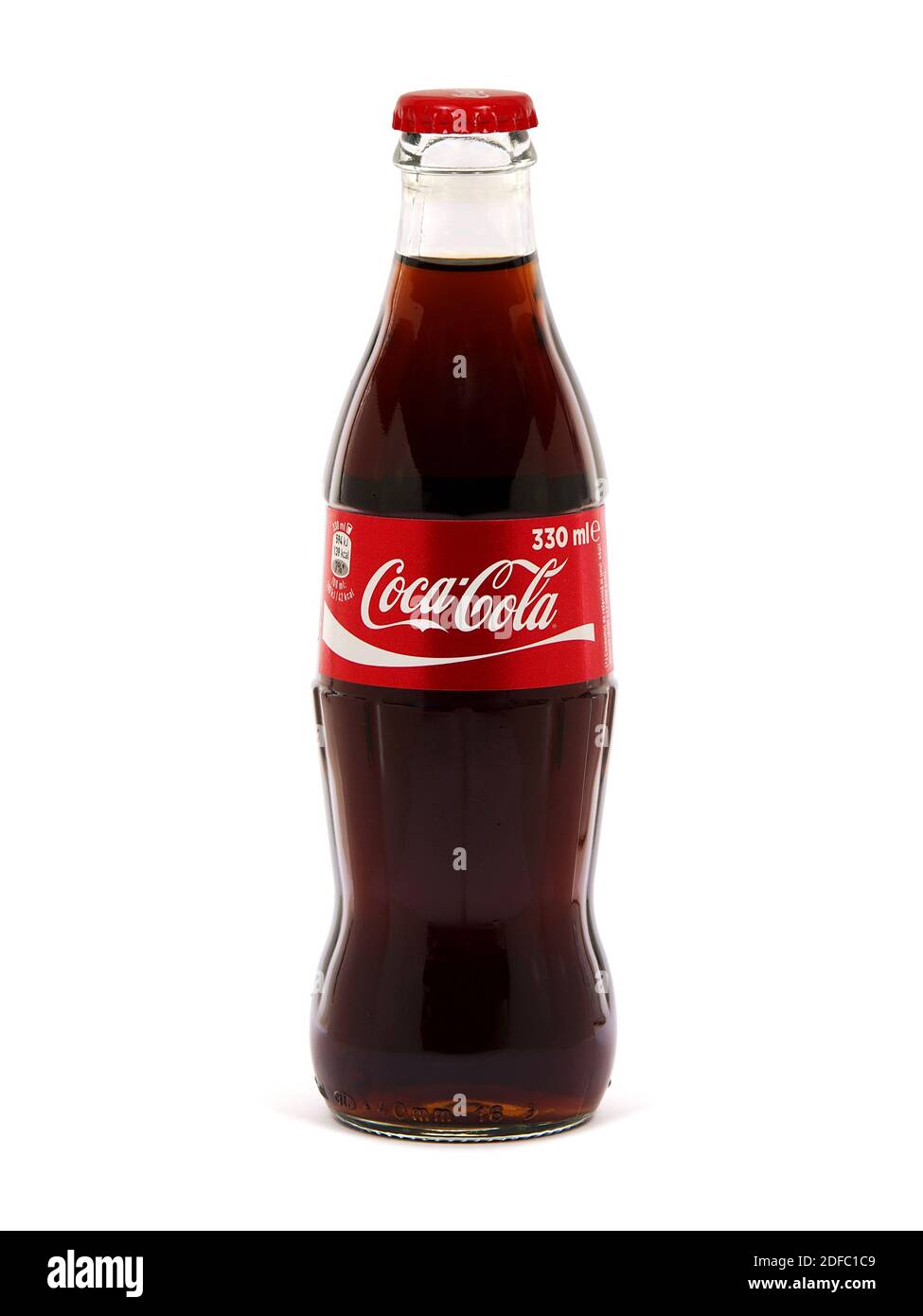 BUKAREST, RUMÄNIEN - 4. August 2017. Coca-Cola Glasflasche von 330 ml isoliert auf weiß Stockfoto