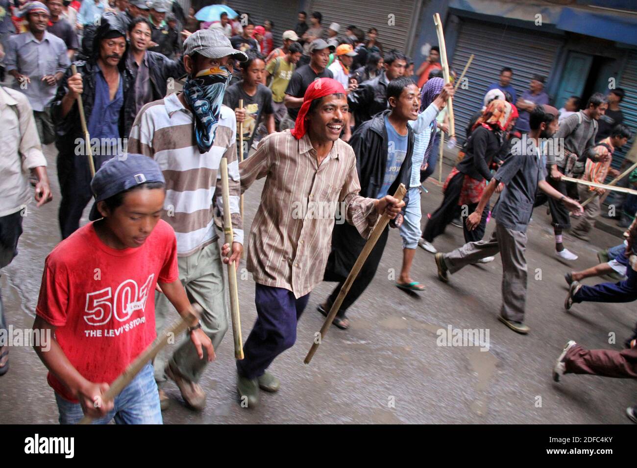 Nepal, 2010. Mai, maoistische Rebellen demonstrieren in den Straßen von Kathmandu Stockfoto