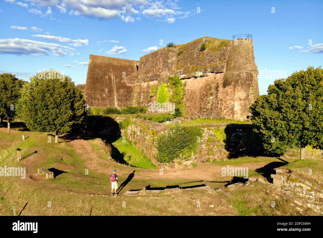 Frankreich, Mosel, Parc regional des Vosges du nord (Regionaler Naturpark der Nordvogesen), Bitche, von Vauban befestigte Zitadelle (Luftaufnahme)-MR (RM) Stockfoto