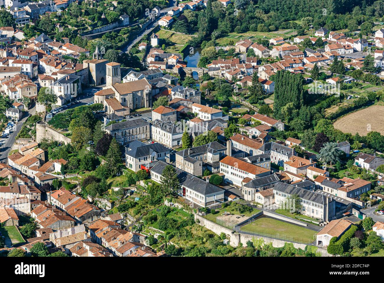 Frankreich, Deux Sevres, Parthenay, die alte ummauerte Stadt (Luftaufnahme) Stockfoto