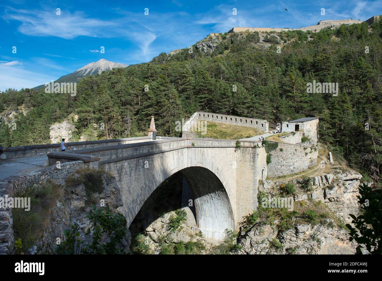 Frankreich, Hautes Alpes, Briancon, UNESCO-Weltkulturerbe, die Asfeld-Brücke dominiert die Durance Schluchten Stockfoto