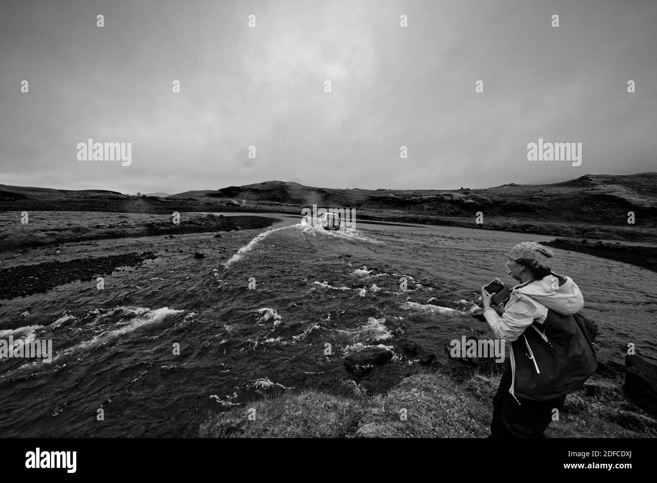 Bizarre Lavaformationen umgeben von Wollgras, Skaelingar Hütte am Rande des Skafta-Lava, in der Nähe von Skafta Stockfoto