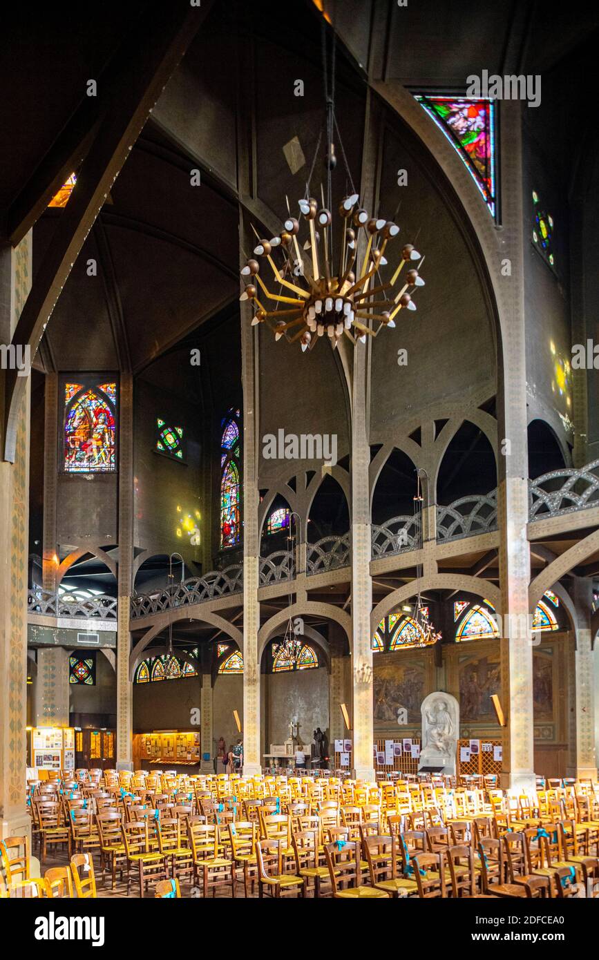 Frankreich, Paris, Montmartre, Place des Abbesses, Saint Jean de Montmartre römisch-katholische Kirche in Stahlbeton, Jugendstil (1904) Stockfoto