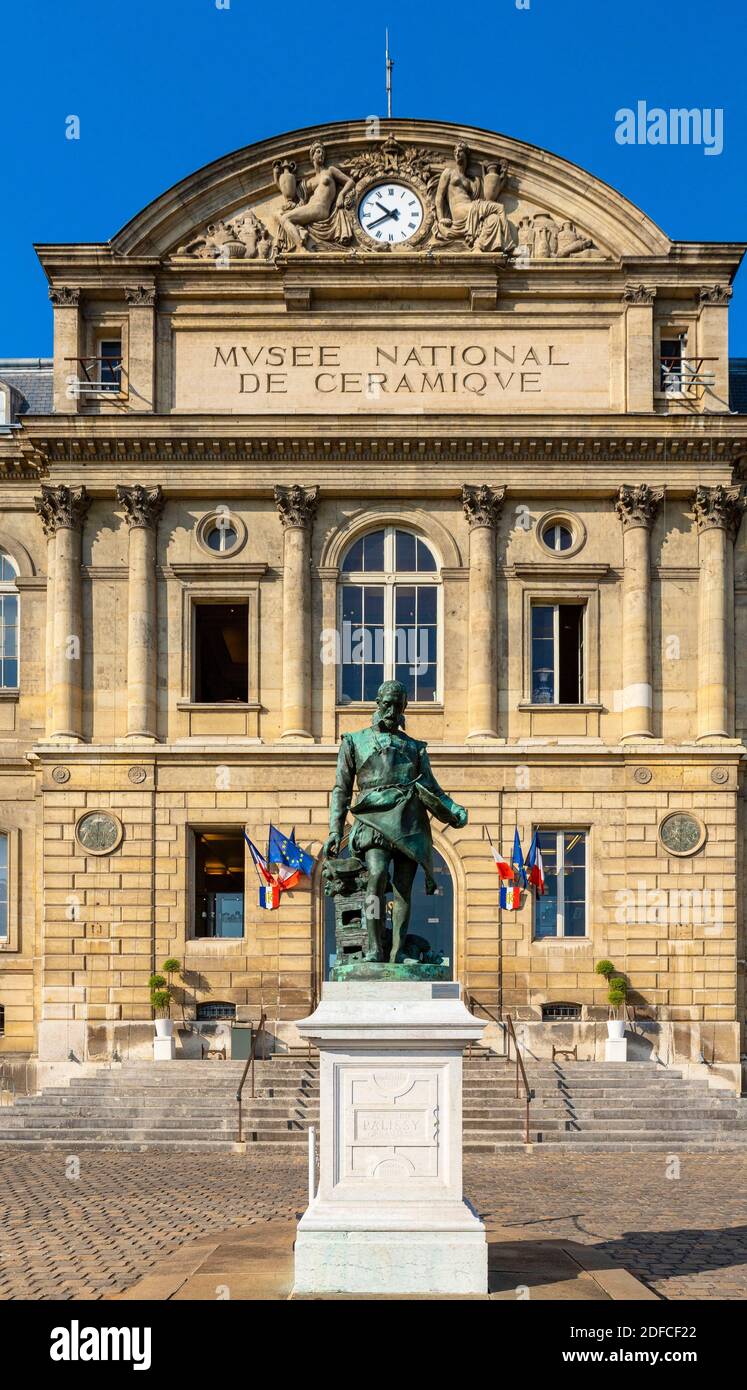 Frankreich, Hauts de seine, Sevres, die Manufaktur de Sevres, Nationales Keramikmuseum, Statue von Bernard Palissy, Keramiker Stockfoto