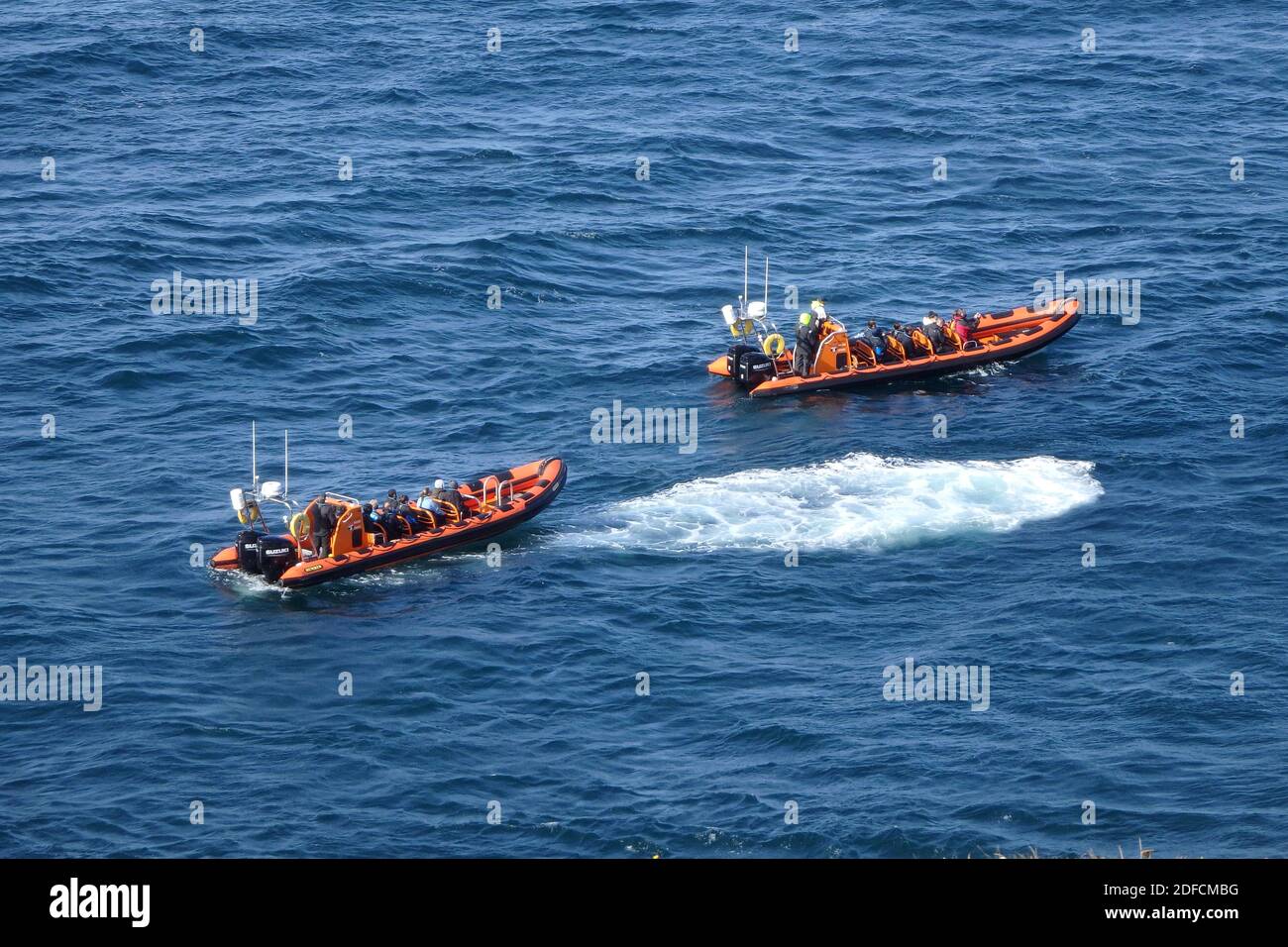 Humber Quinquari Rib Power Boats Durchführung einer touristischen Sightseeing-Bootsfahrt, Cornwall, England, Großbritannien Stockfoto