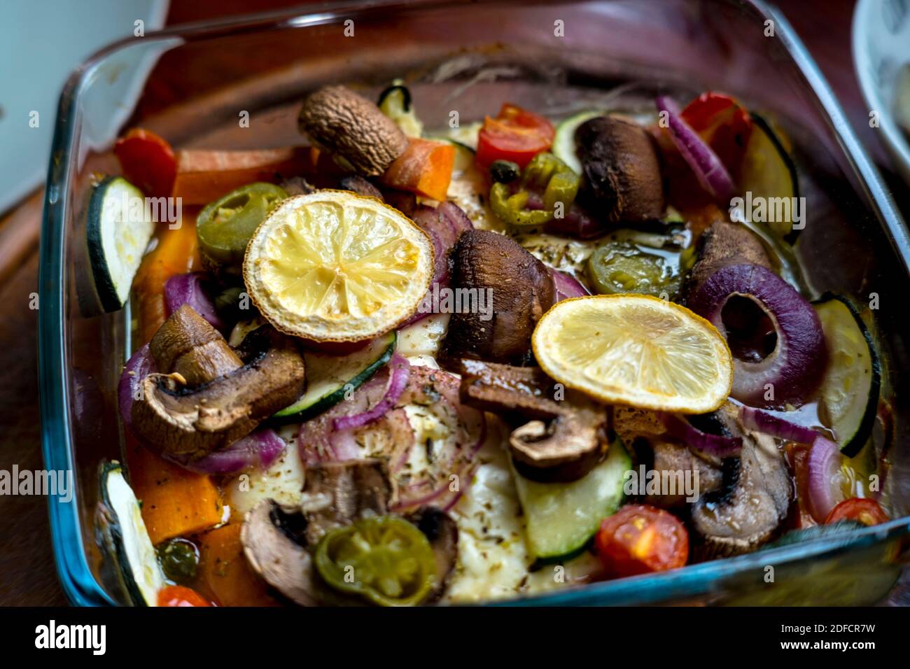 Gebackenes Gemüse im mediterranen Stil Stockfoto