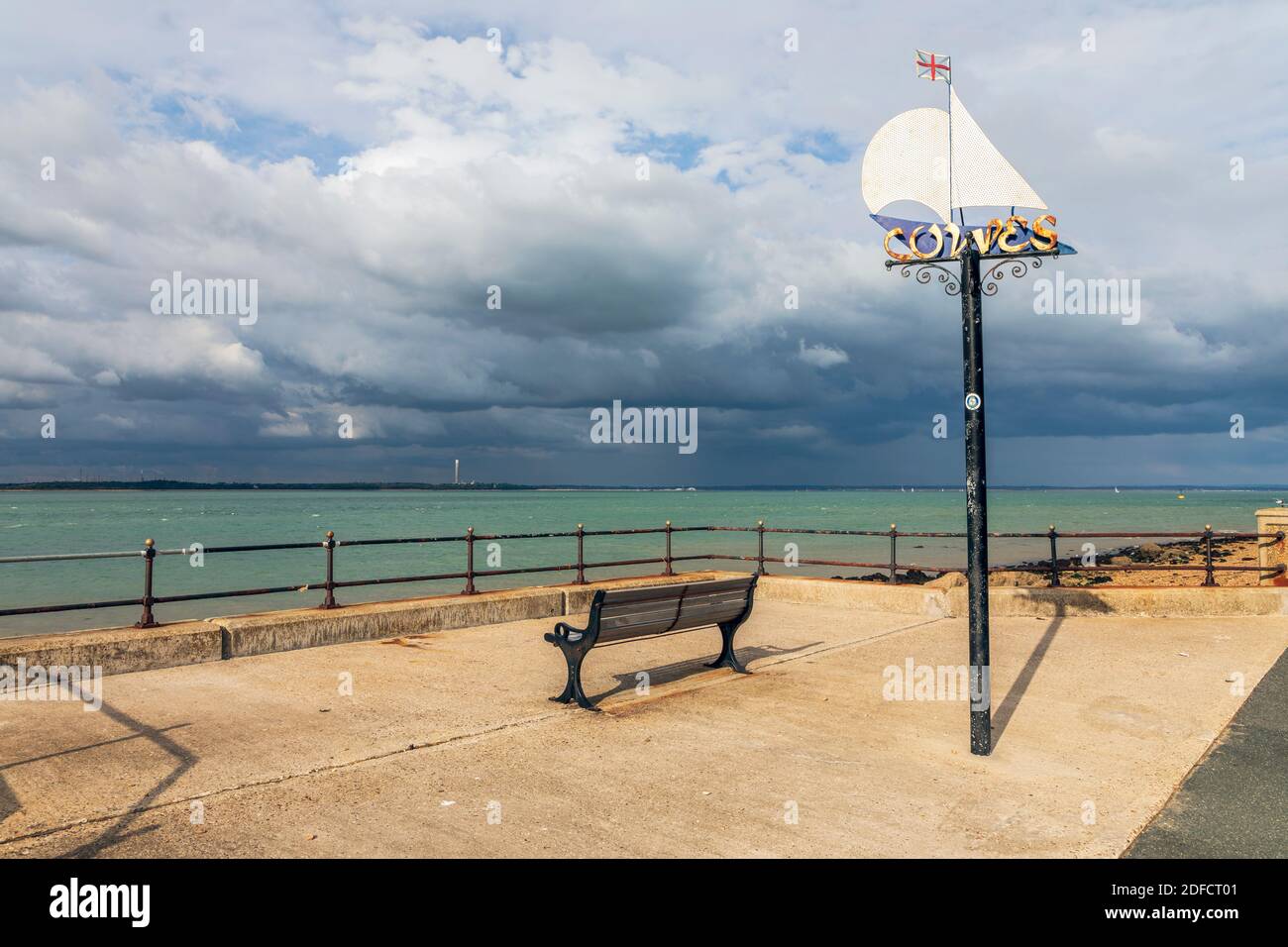 Die Cowes Zeichen auf Prince's Esplanade, West Cowes, Insel Wight Stockfoto