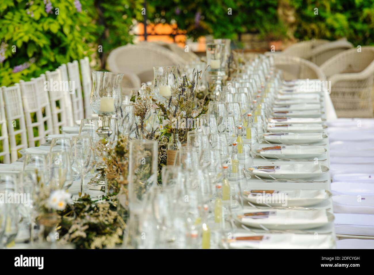 Italienische Hochzeitstisch im Freien aufgestellt. Stockfoto