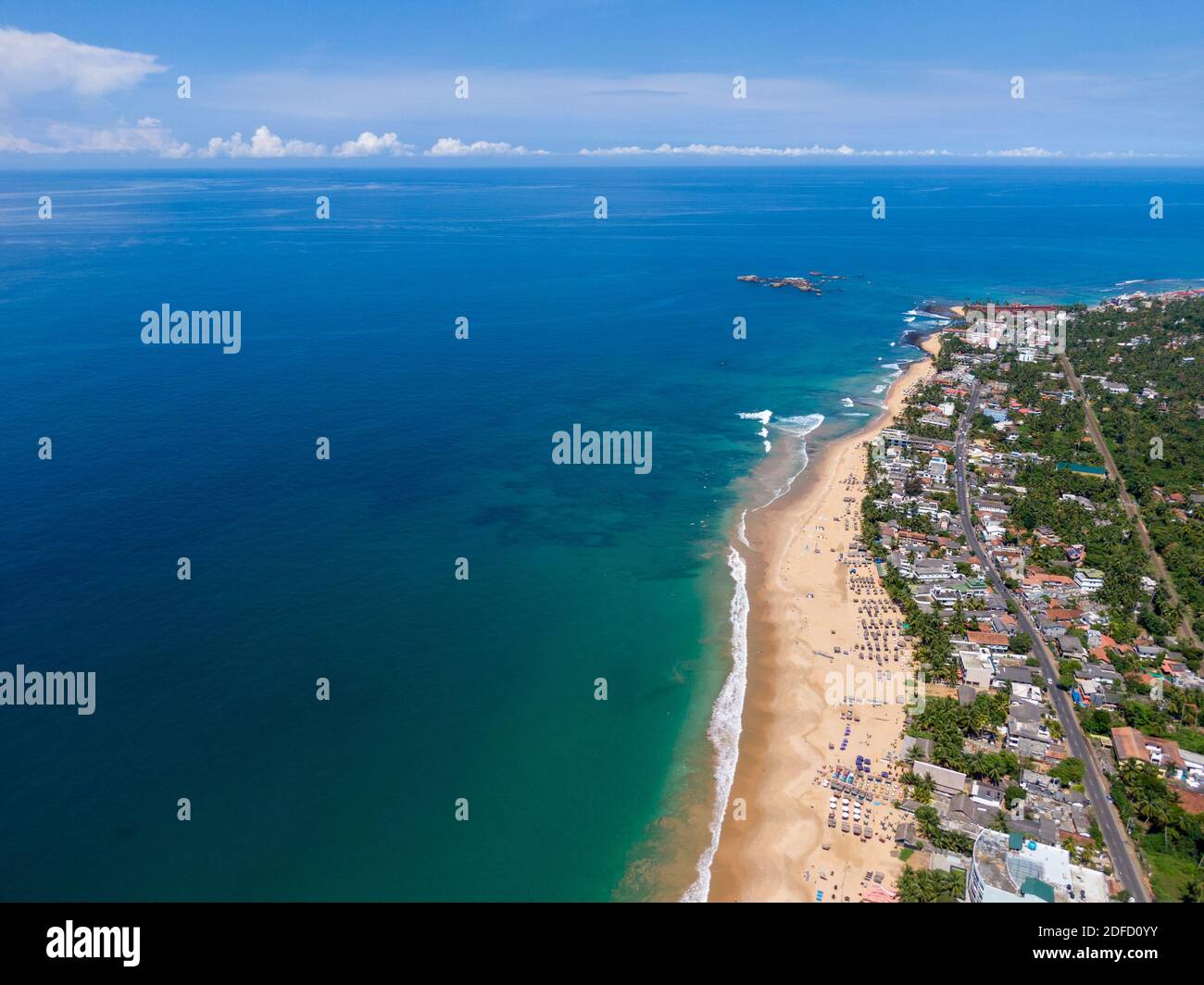 Luftaufnahme des Strandes von Hikkaduwa, Sri Lanka Stockfoto