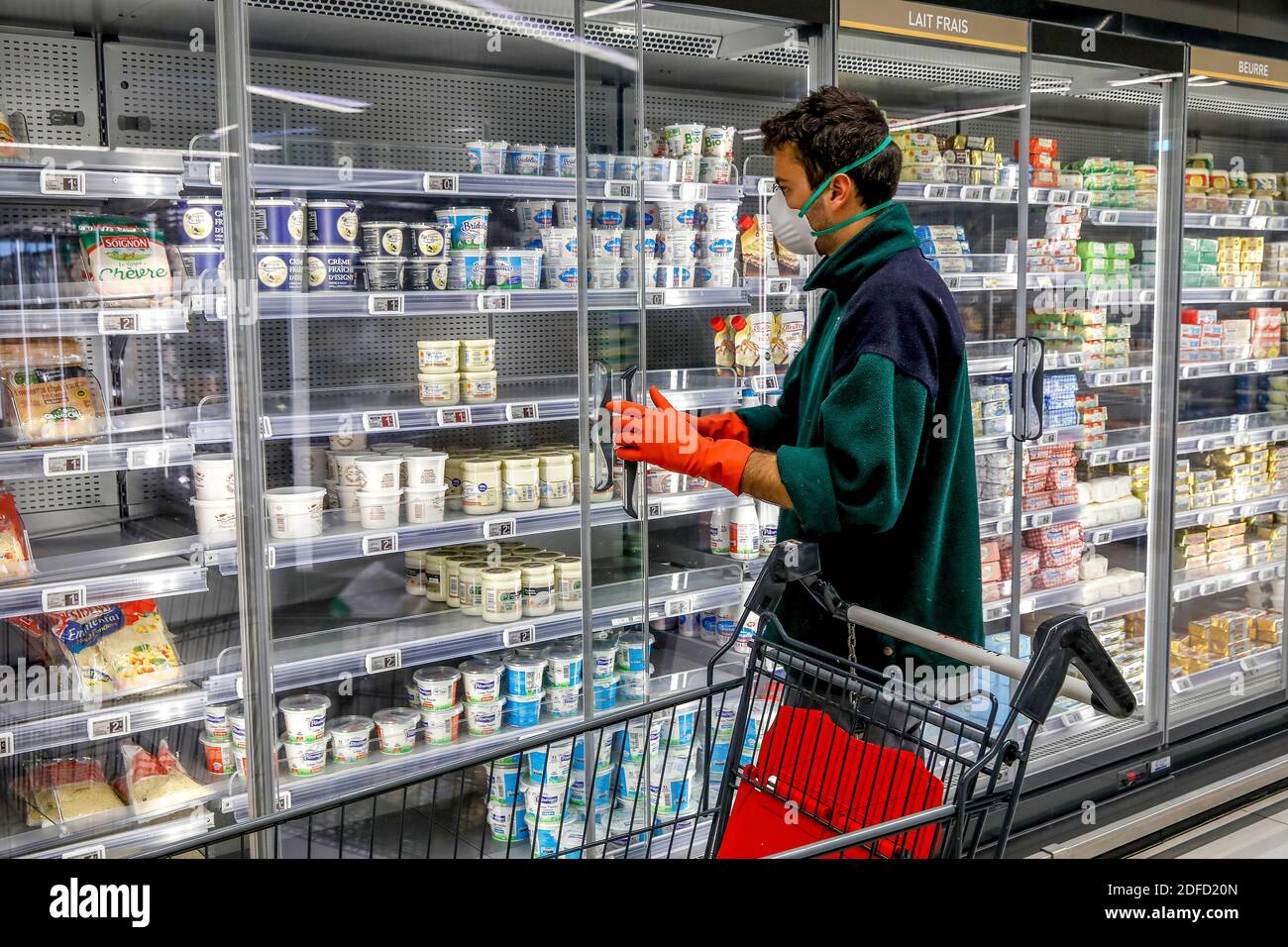 Supermarkt in eure, frankreich während der Coronavirus-Epidemie 2020 Stockfoto