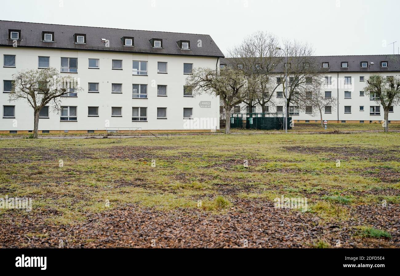 Heidelberg, Deutschland. Dezember 2020. Wohngebäude befinden sich auf dem ehemaligen Gelände der US-Siedlung "Patrick-Henry-Village". Gemeinsam mit der Bundesanstalt für Immobilienaufgaben (BlmA) will die Stadt Heidelberg das Gebiet des ehemaligen Patrick-Henry-Village erschließen. Es soll ein neuer Stadtteil mit 10,000 Wohnungen und 5,000 Arbeitsplätzen entstehen. Quelle: Uwe Anspach/dpa/Alamy Live News Stockfoto