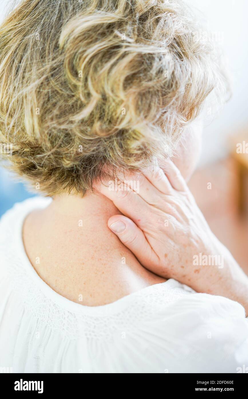 Frau Nackenschmerzen leidet. Stockfoto