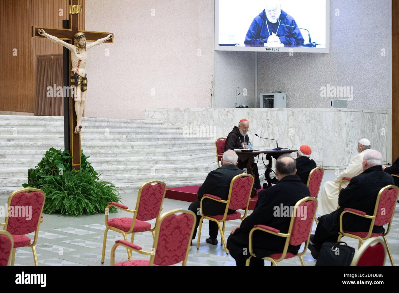 4. Dezember 2020: Kardinal Raniero Cantalamessa während der ersten Adventspredigt in Anwesenheit von Papst Franziskus in der Aula Paolo VI im Vatikan Stockfoto