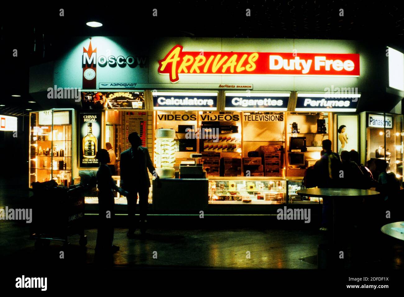 Duty-free-Shop auf dem internationalen Flughafen, Moskau, CEI, ehemalige UdSSR, 1992 Stockfoto