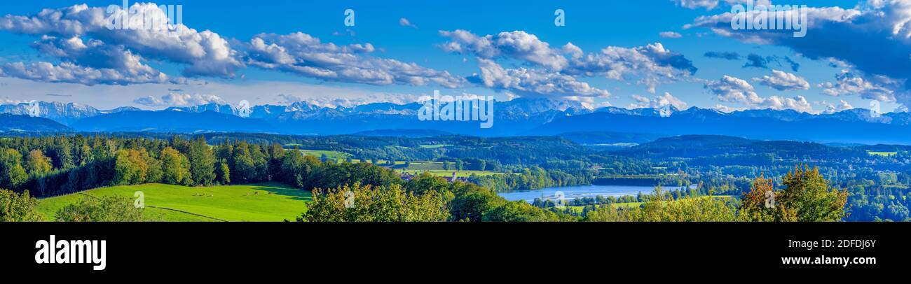 Blick von Wurzberg bei Reichling über Lech zu den Alpen, Alpenvorland, Reichling, Oberbayern, Bayern, Deutschland, Europa Stockfoto