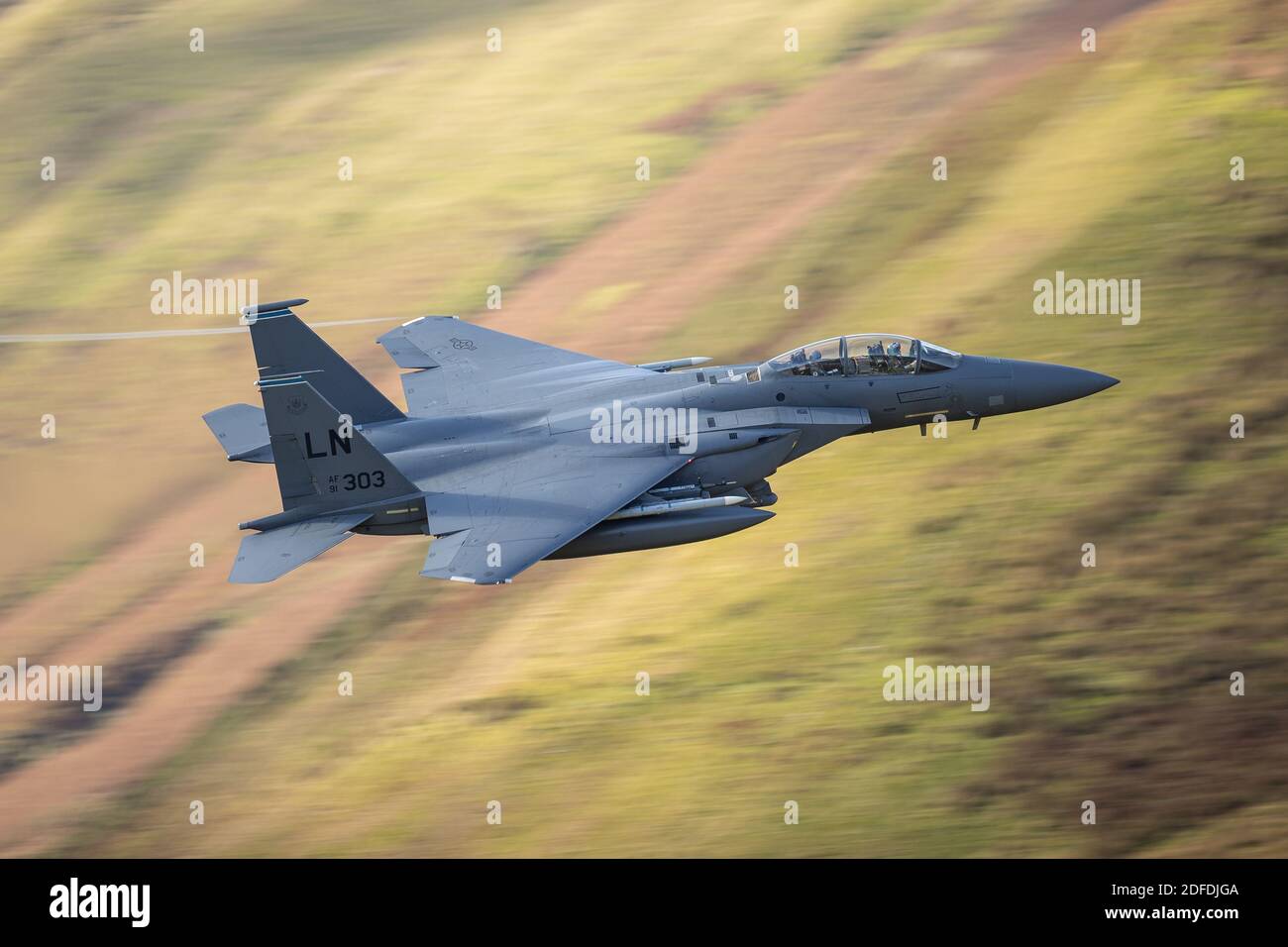 F15 aus der RAF Lakenheath Low Fly in Wales Stockfoto