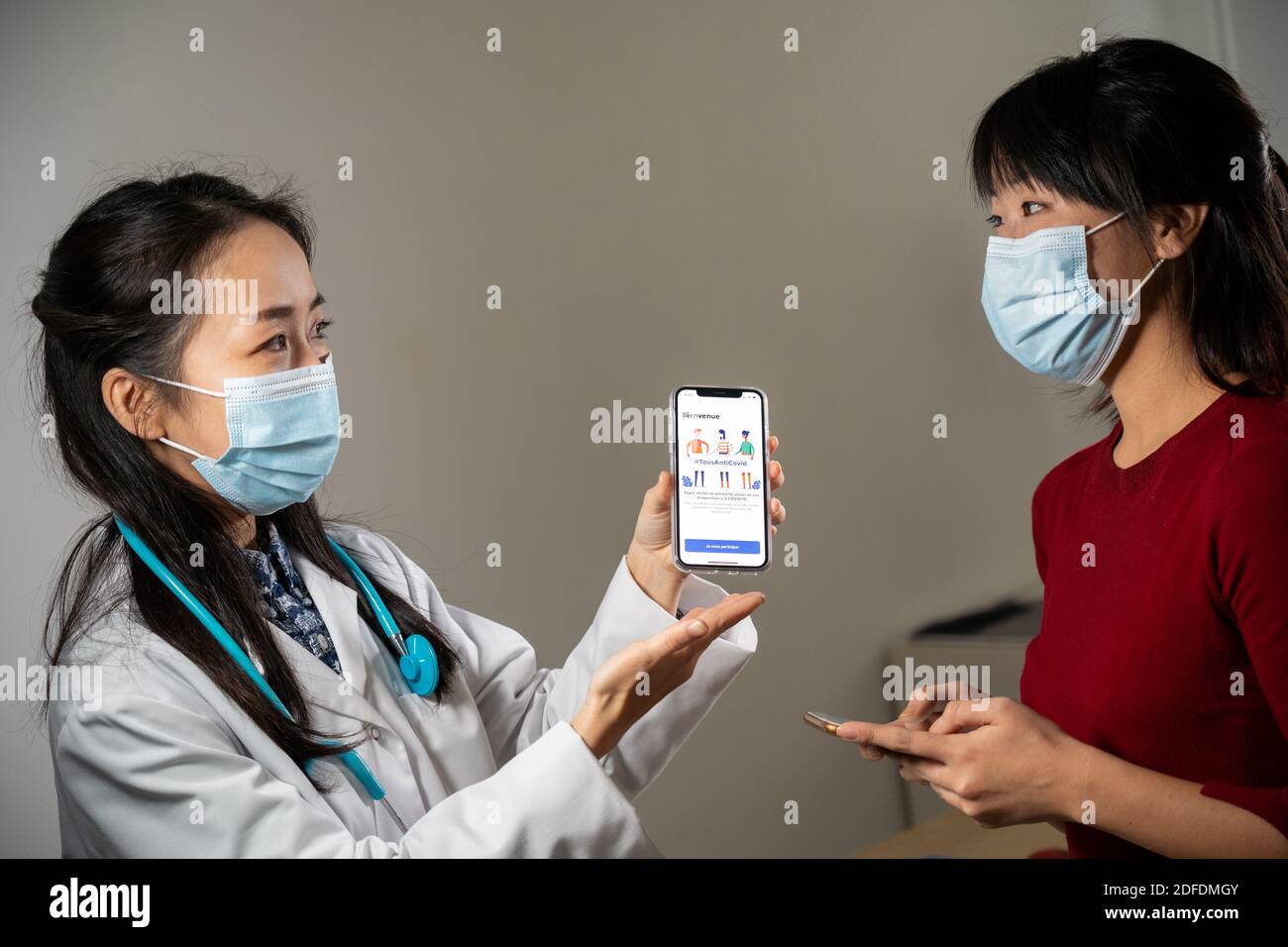 Alle Anti-Covid-Anwendung, um die Ansteckung durch das Virus zu kontrollieren Stockfoto