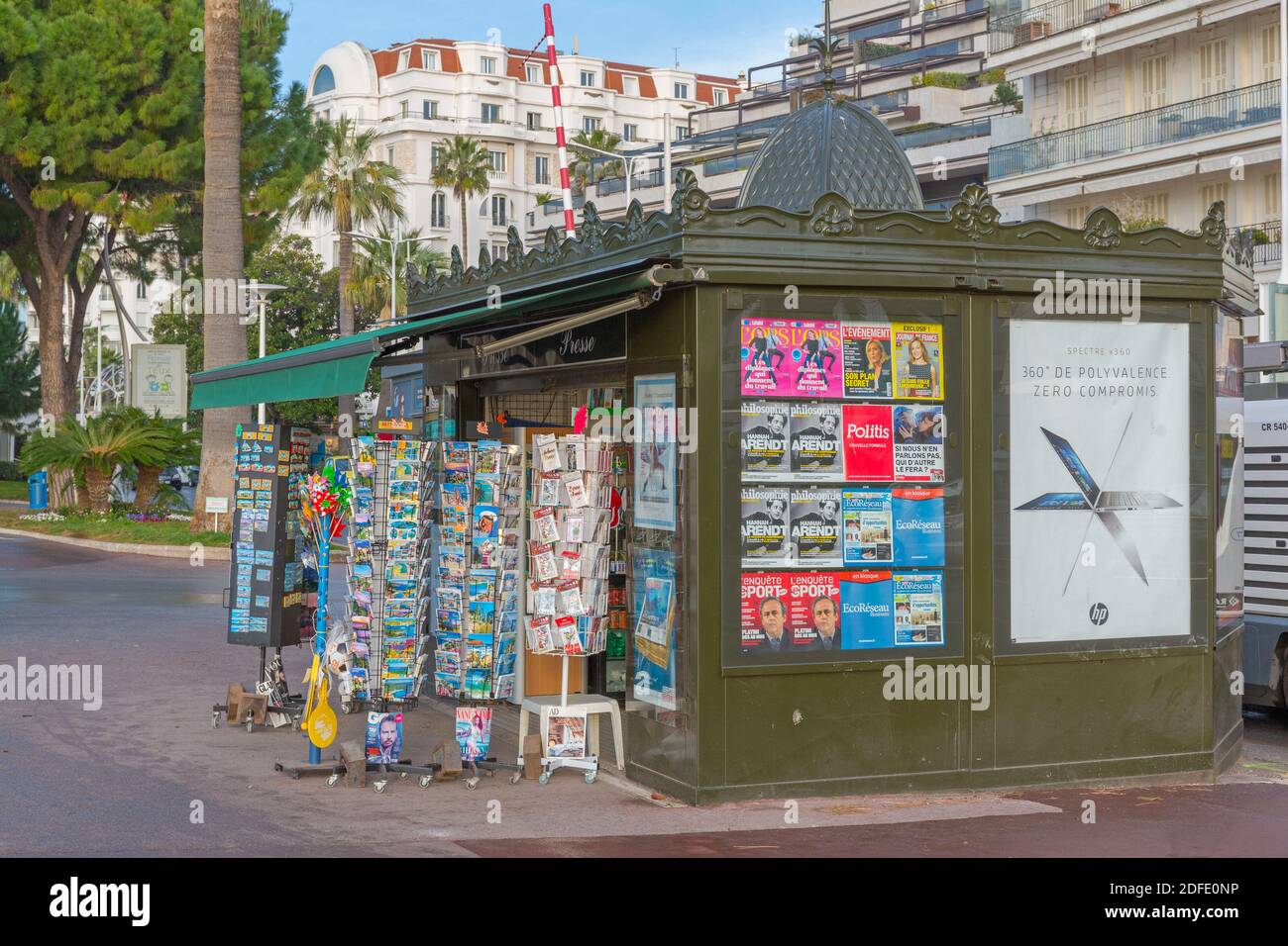 Newspaper Stand Kiosk Stockfotos Und Bilder Kaufen Alamy