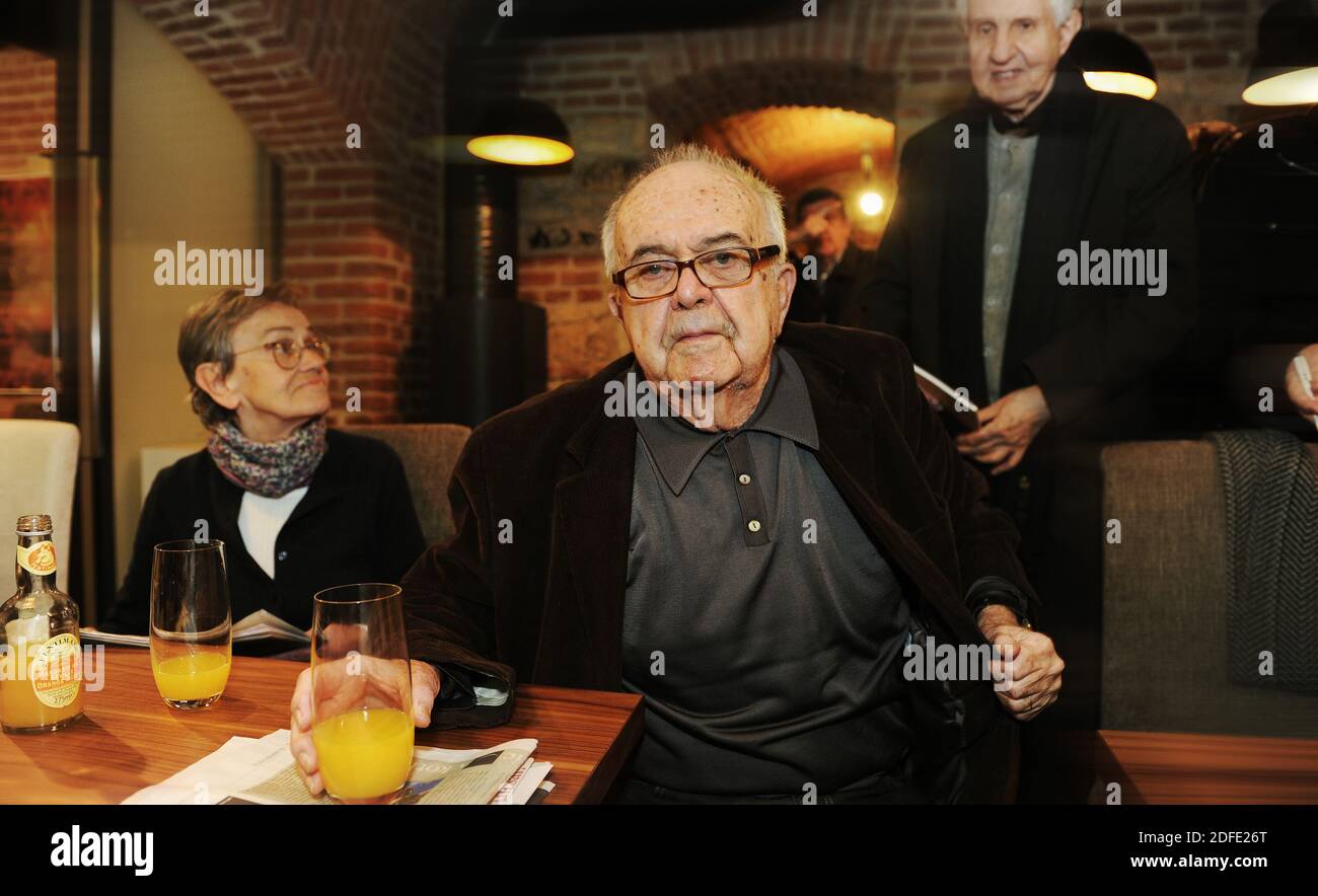 ***DATEI FOTO*** der in Tschechien geborene Schriftsteller, Film- und Literaturkritiker und Gelehrte Antonin Jaroslav Liehm feiert am 13. März 2014 in der A SEINEN 90. Geburtstag Stockfoto